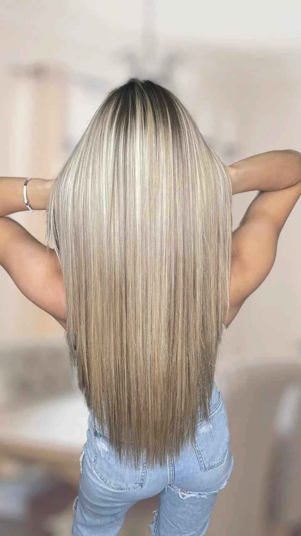 Blond melír s tmavým korienkom, dlhé vlasy