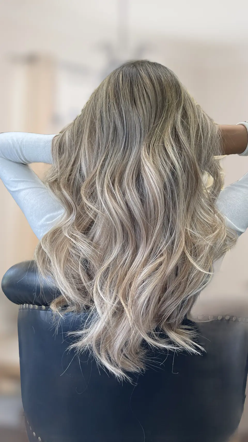 Blond balayage vo veľkých vlnách