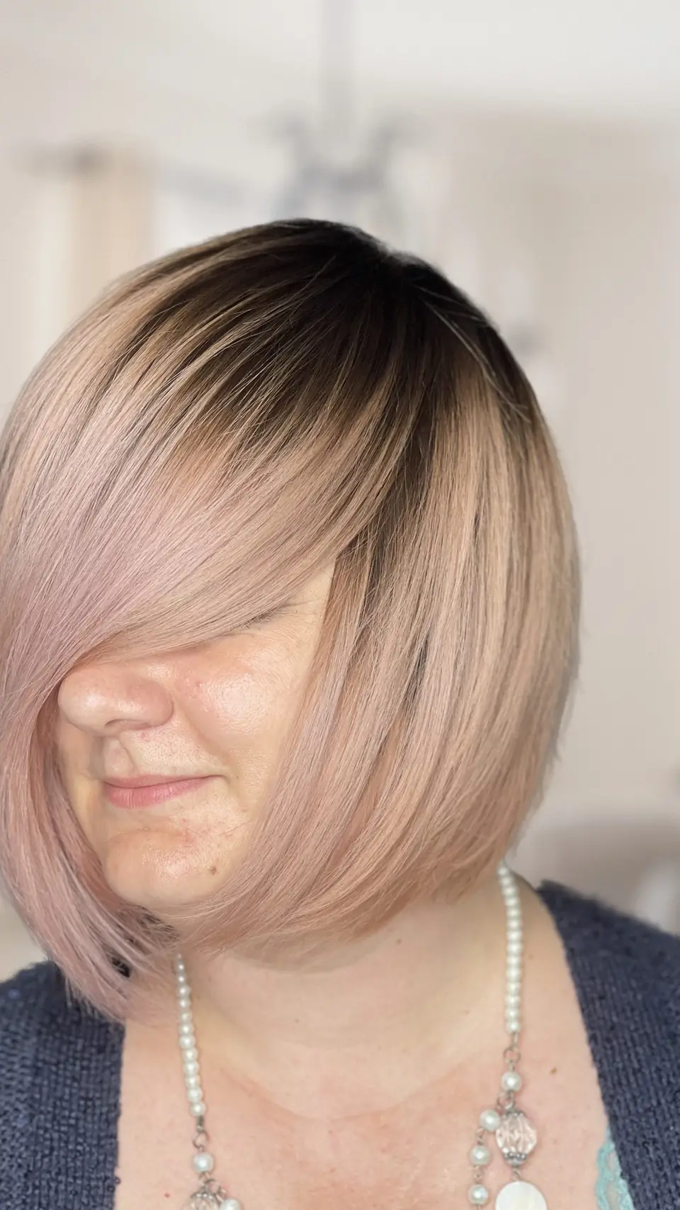 Ružová blond, asymetrické mikádo