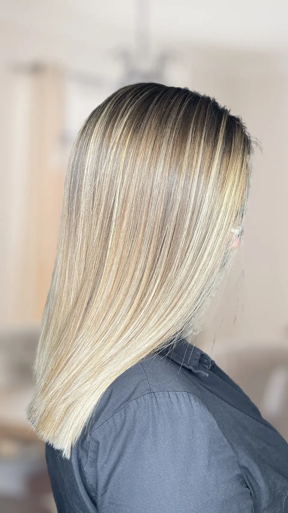 Blond balayage, rovný strih